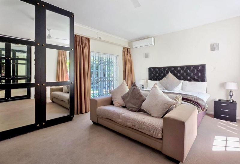 6 Bedroom Property for Sale in Hout Bay Western Cape